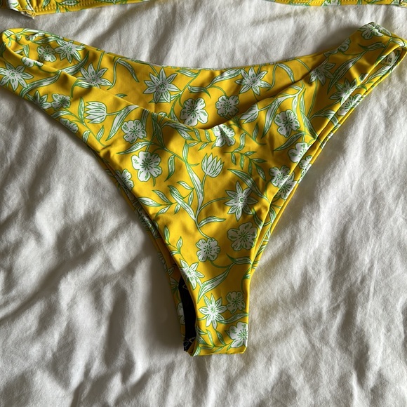 Yellow bikini, never worn - Picture 4 of 6